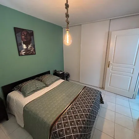 Comfortable 2 Bedroom Apartment *