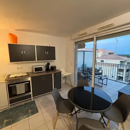Comfortable 2 Bedroom Appartamento