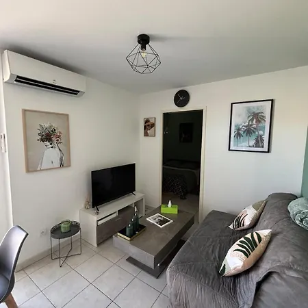 Comfortable 2 Bedroom Appartamento Hyères